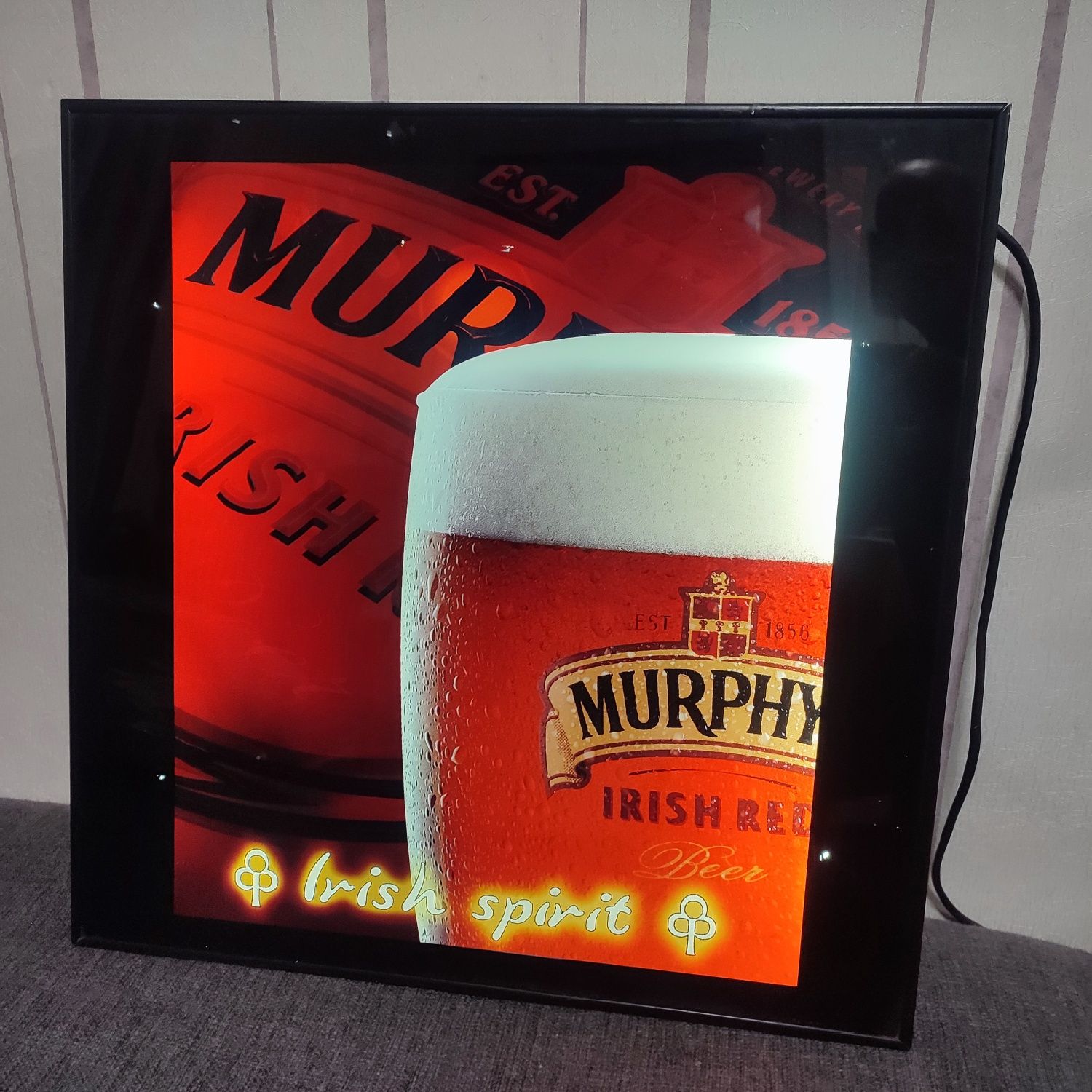 Светеща реклама на бира Murphy Irish red