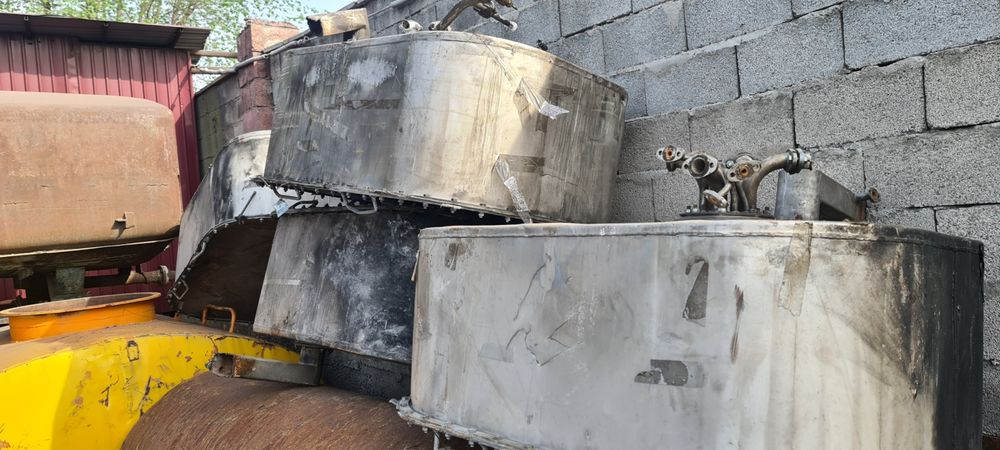 Бочки из нержавеющей стали, и металлические.