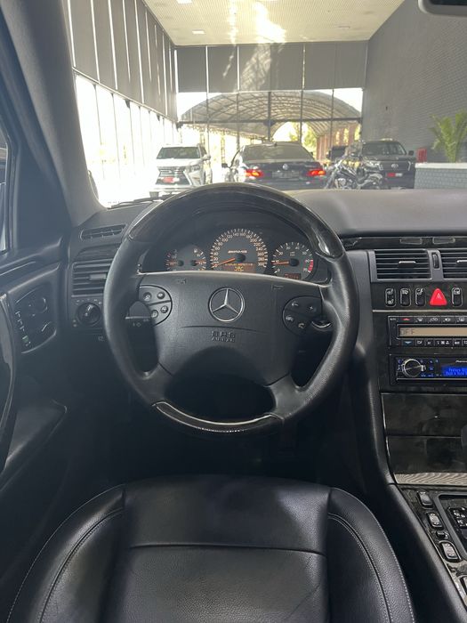 Mercedes-benz w211 E55 AMG