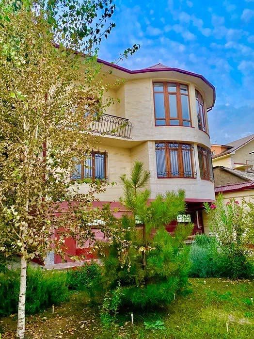 Продаётся Евродом на Циолковском, 4-соток (N 9773)