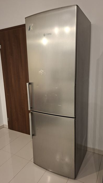 Vand combina frigorifica Bosch in stare buna, perfect functionala