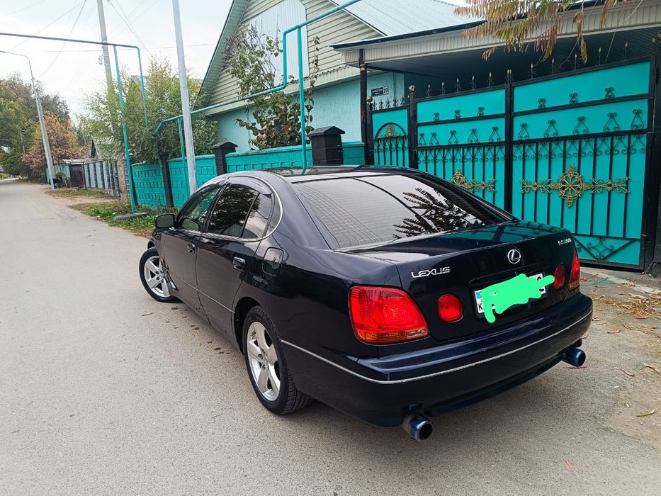 Машина Lexus JS300