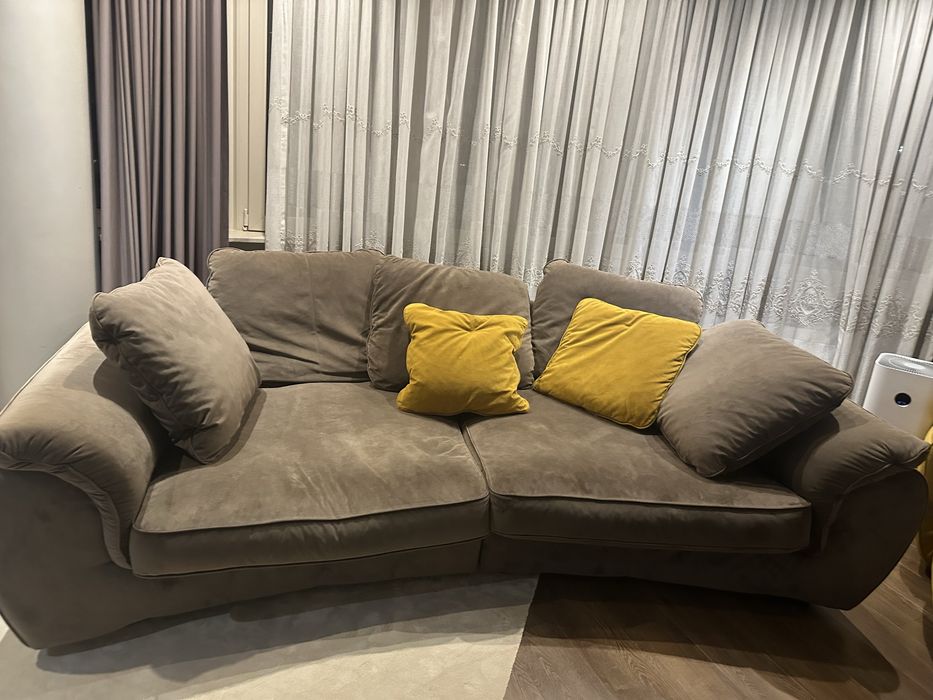 Диван с фотьол и табуретка