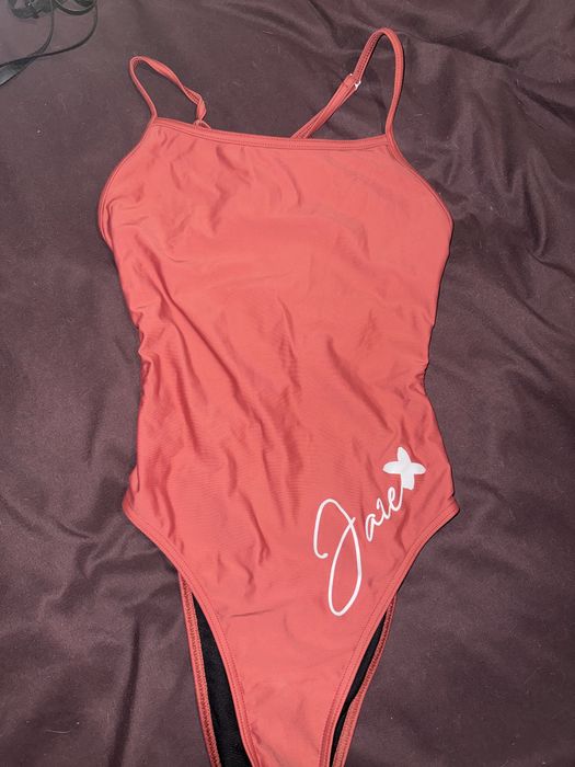 Цели бански за плуване