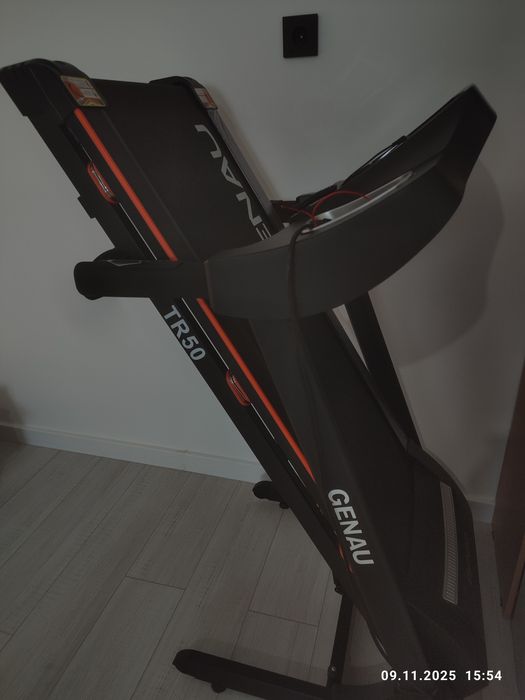 Продаю Беговую дорожку почти новая с документами