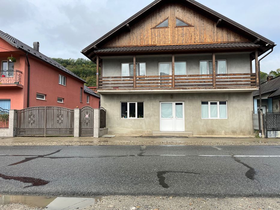 Vând casă în Salva aproape de gară