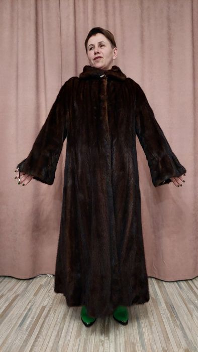 Шуба норковая, БУ в хорошем состоянии. Длинная. На высокий рост.