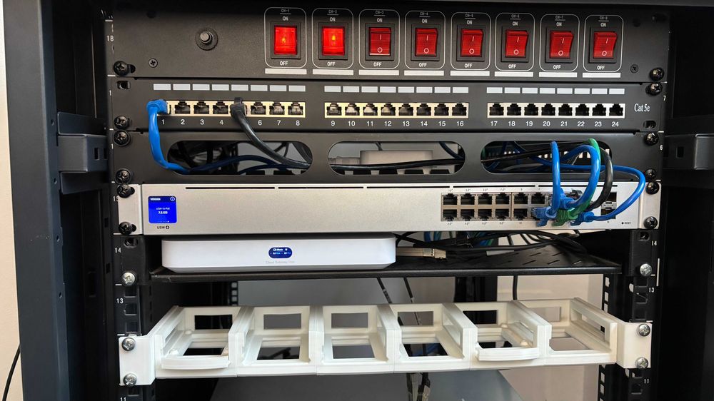 Vand Switch Unifi 16 POE (usw-16-poe)