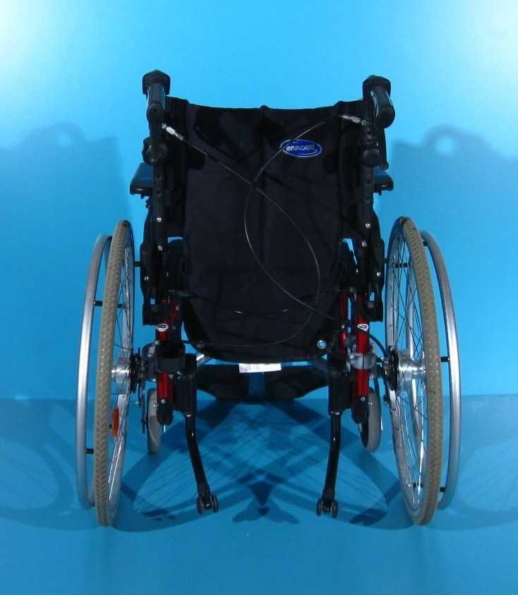 Scaun/carucior cu rotile pliabil Invacare / latime sezut 40 cm