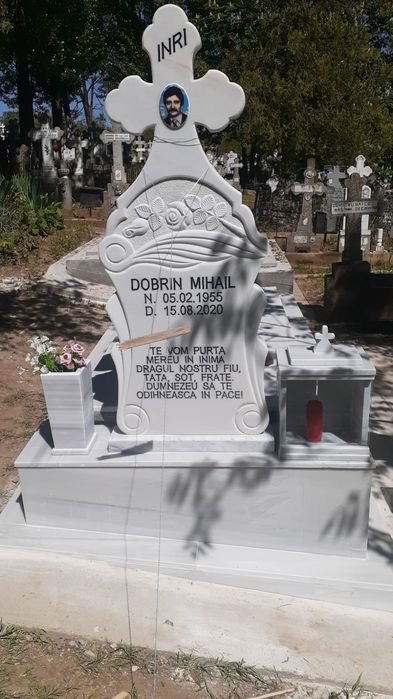 Prelucrare marmura  granit prelucrare  momente funerare  placări cavou