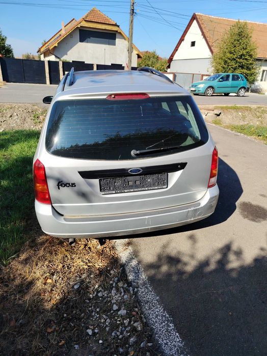 Vând Ford focus 1.6