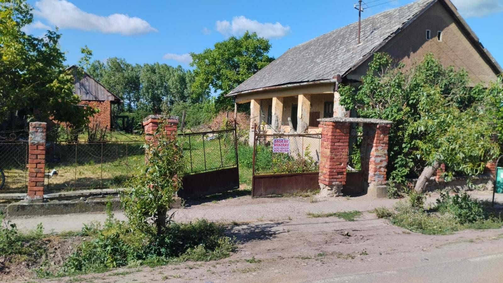 Casa cu téren de vanzare