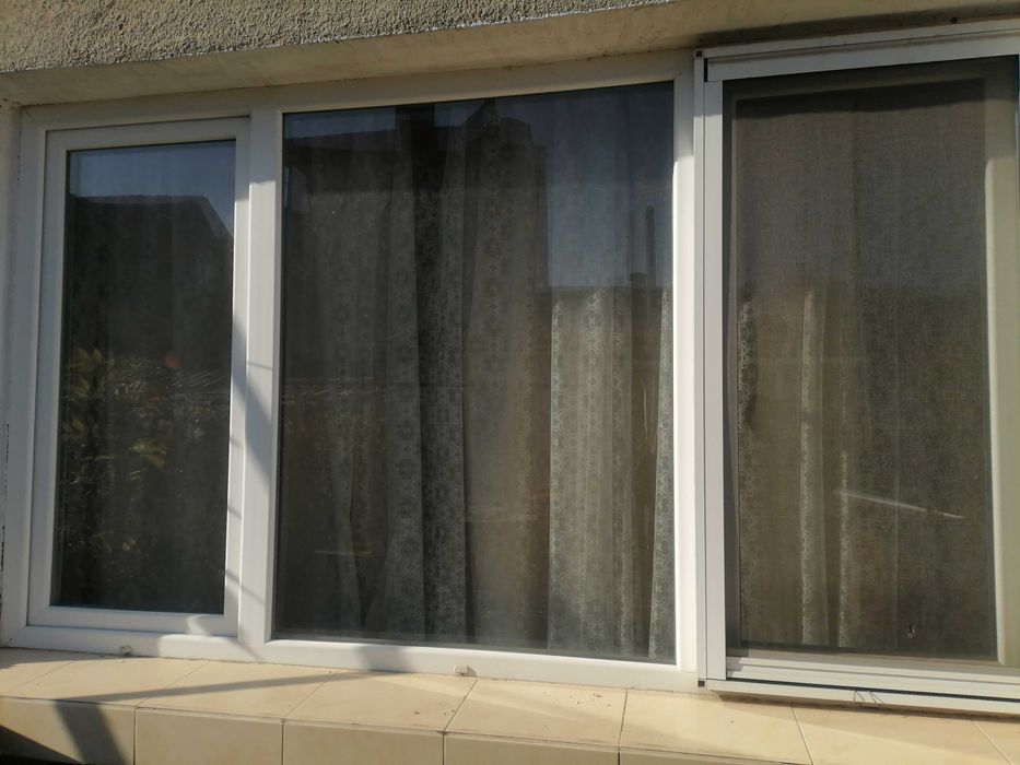 Продавам PVC дограма с комарници