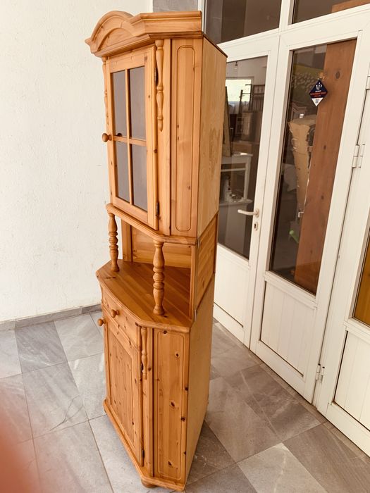 Витрина от естествено дърво-стил и уют в едно