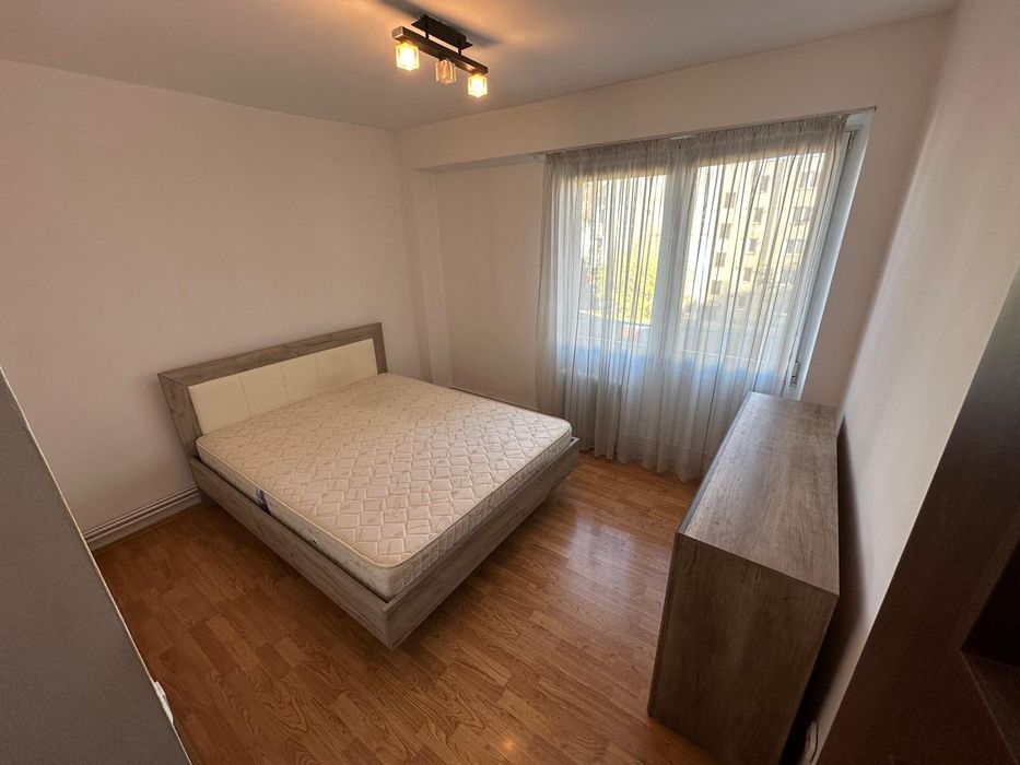 Apartament 4 camere, 2 bai, balcon, garaj, et 2/9  Tudor