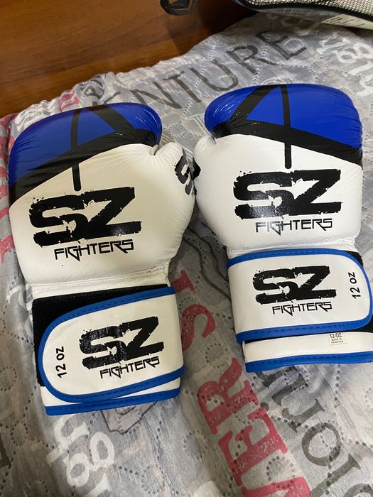 Кик бокс ръкавици нови
