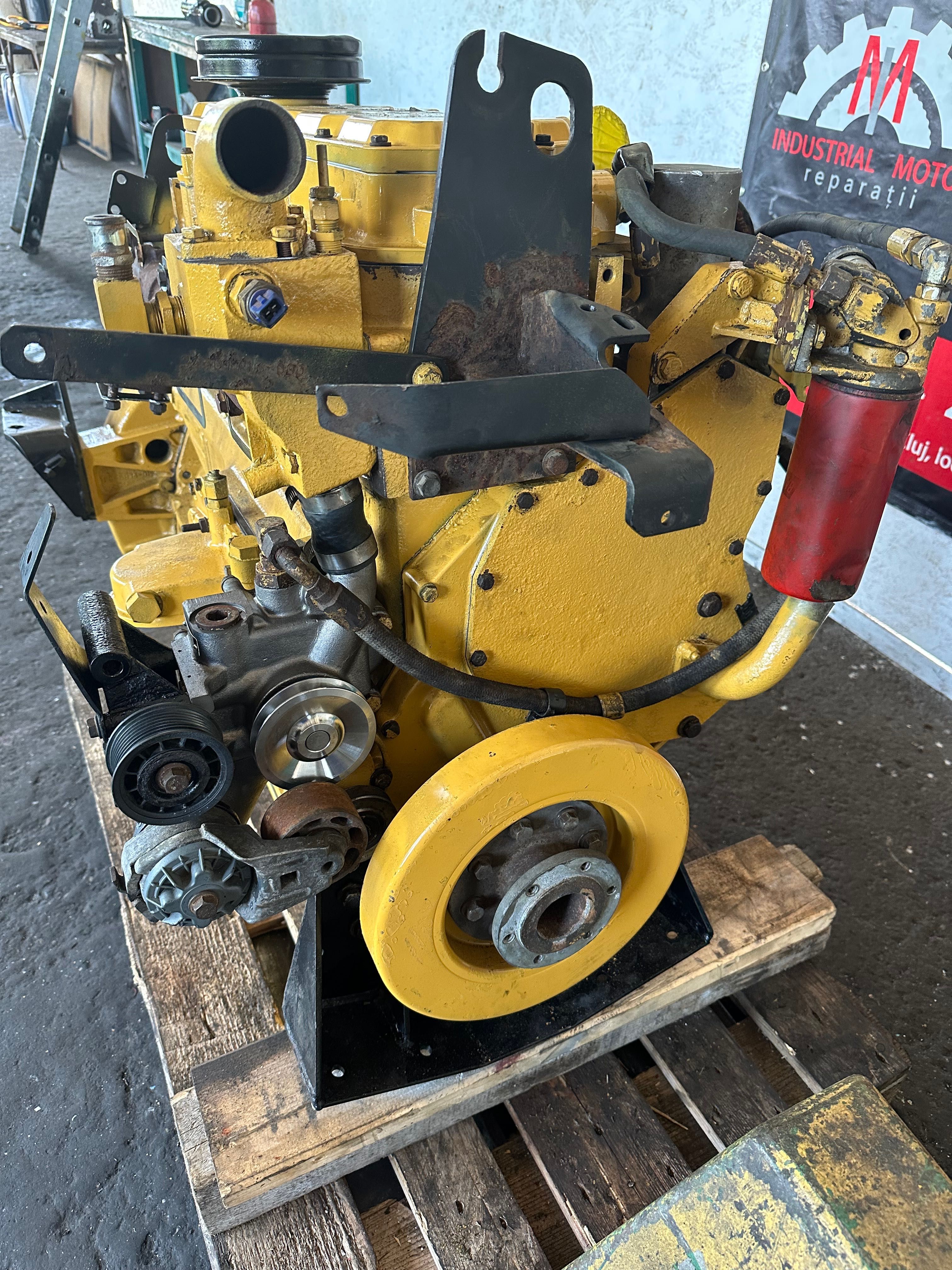 Vând motor CAT 3126