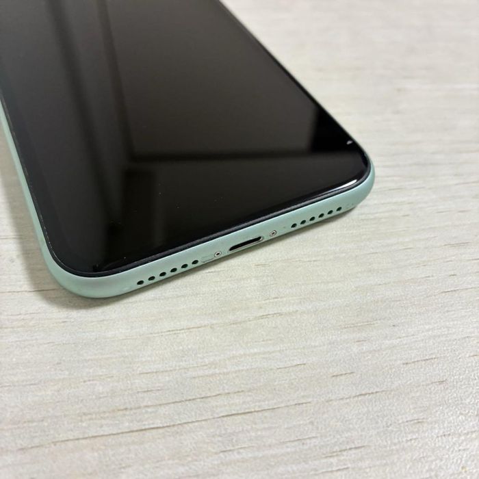 продам IPhone 11
