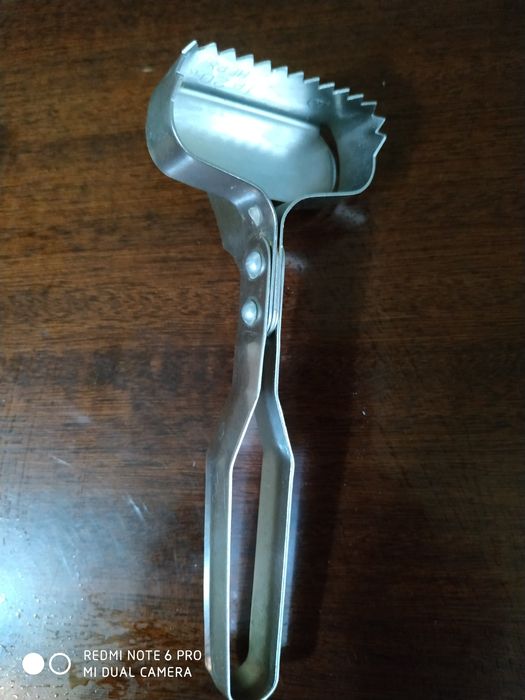 Рыбочистка и миксер механический.