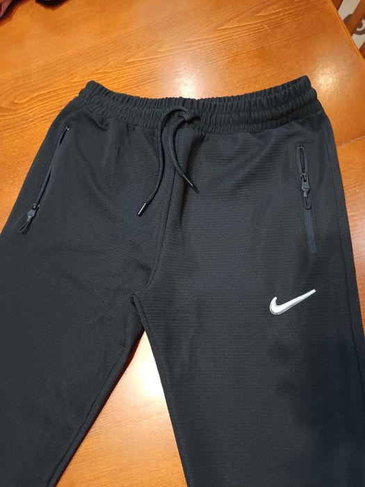 Продавам спортни долници за юноша