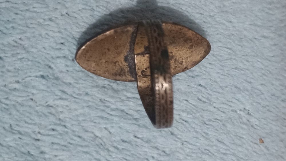 Продава се стари пръстен