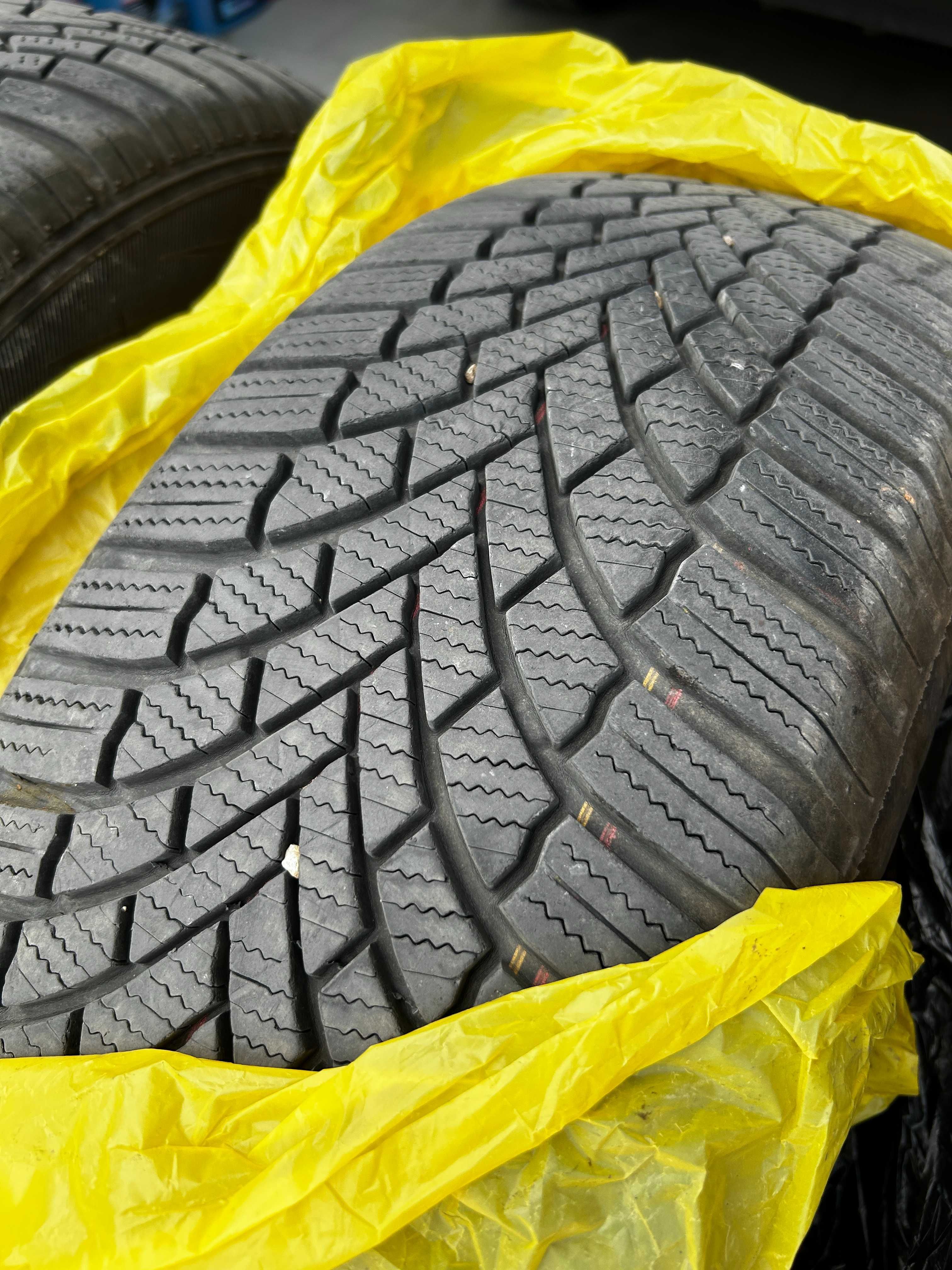 Зимни гуми 4 броя BRIDGESTONE Blizzak LM005 215 65 R17 дот 2020