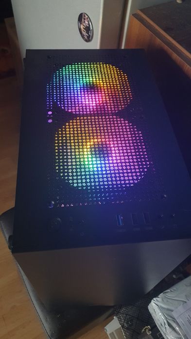 Calculator unitate gaming RGB Ryzen 5 2600 16gb ram ssd RX580 4gb ddr5