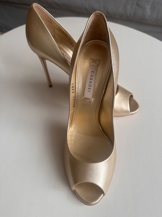 Елегантни класически обувки  Casadei