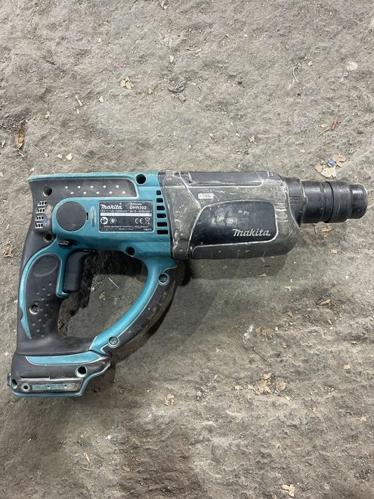 Акумолаторен перфоратор makita dhr 202