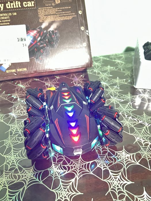 Masinuta telecomanda si gesturi