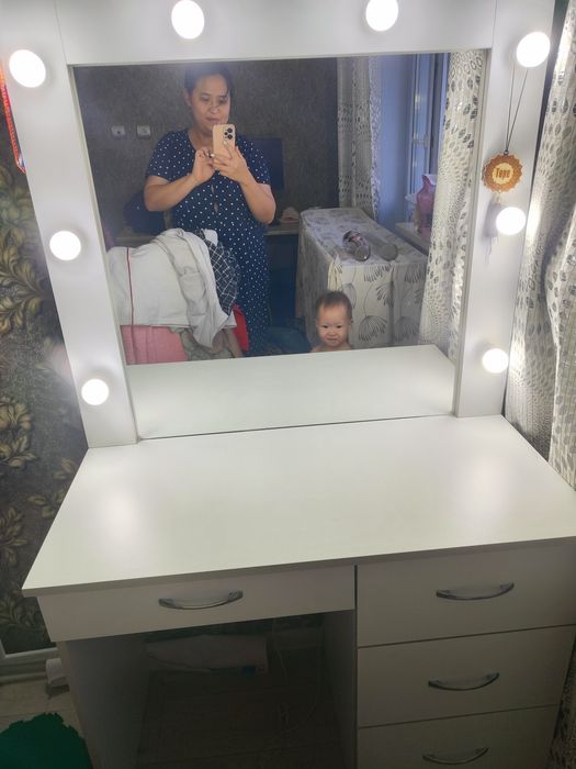 Продам примерный столик