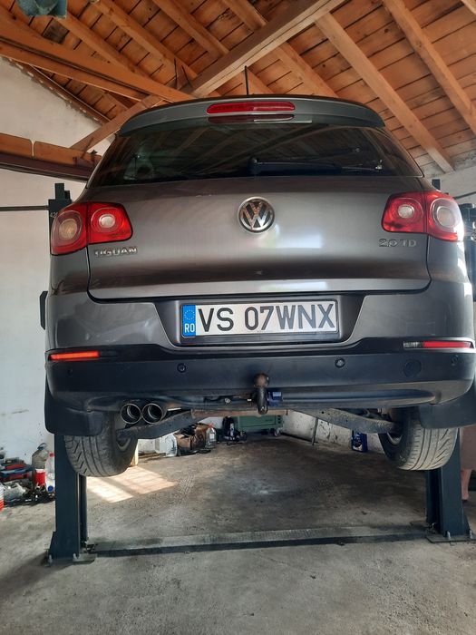 Vand VW Tiguan 2.0 TDI 4x4 XENON cu carte de service