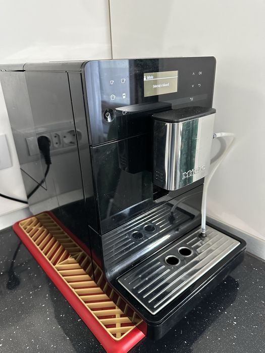 Espressor automat Miele CM 5310 Silence Black