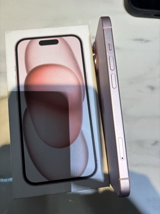 Vand Iphone 15 Pink de 128gb stare buna vine complet