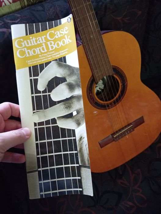 Китара Орфей, свири, с книжка подарък