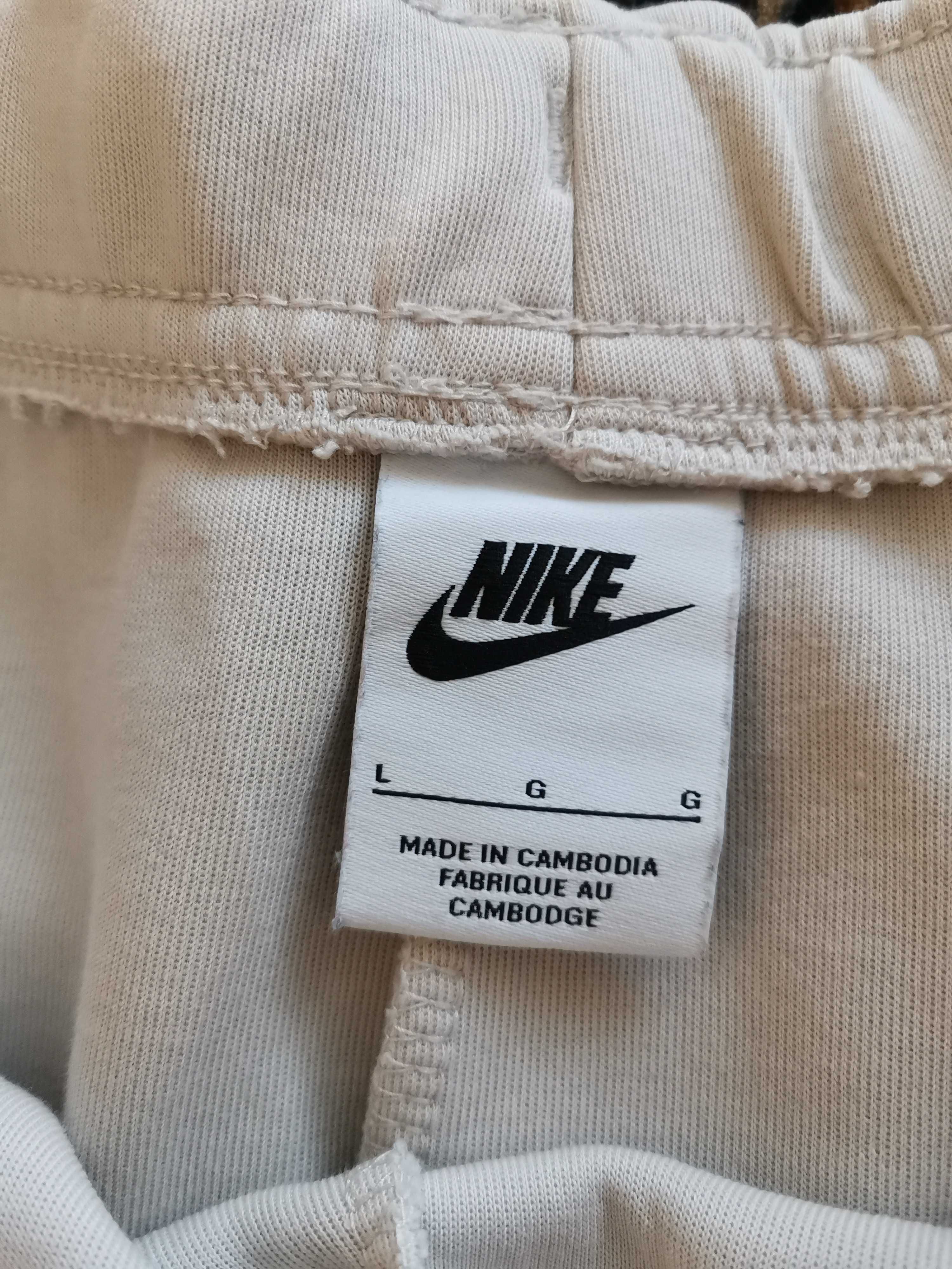 Nike Sportswear Tech Fleece.
