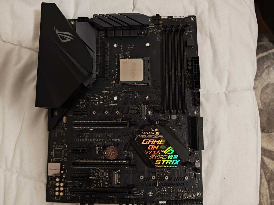 Componente PC (placa de baza, placa video, memorii)