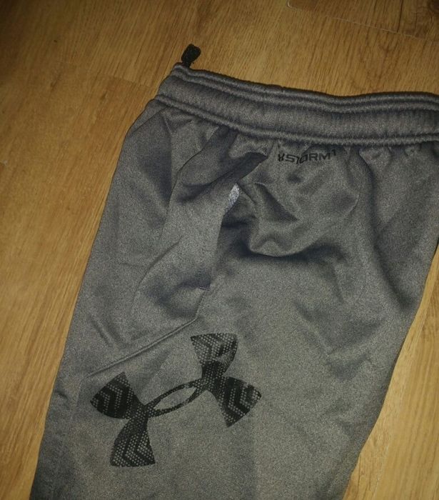 Pantaloni de trening Under Armour Storm1 mărimea 8 ani