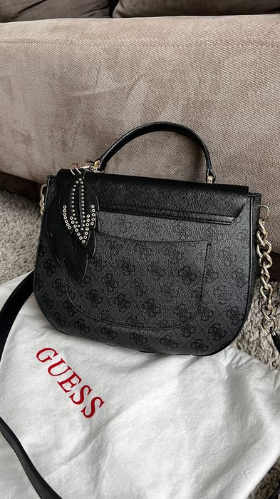 Черна чанта GUESS