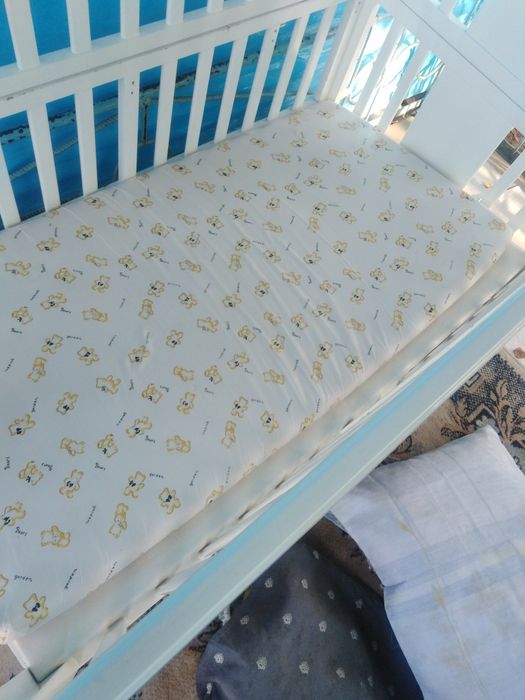 Ничего необычного, обычная кровать, мы советские время мечтали о такой