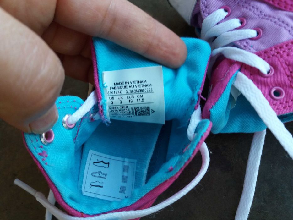 буйки,пантофки,бебешки обувки Adidas,Converse,Clarks,ном.18/21 НОВИ!