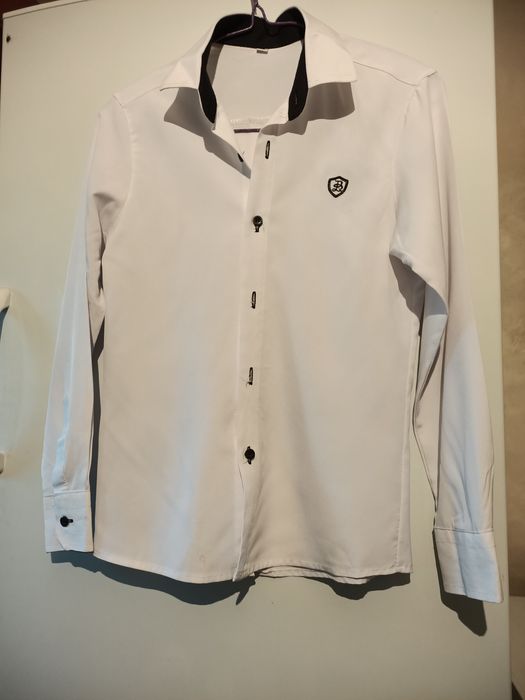 Рубашки школьные б/у на мальчика (8,9,10 лет)