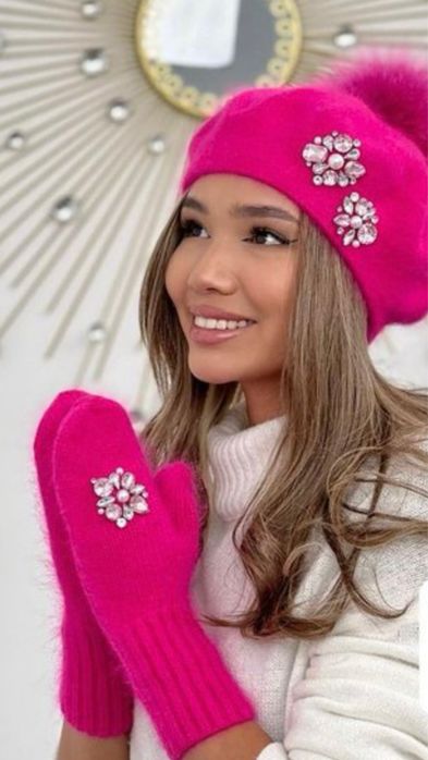 Продам компллект берет и варежки