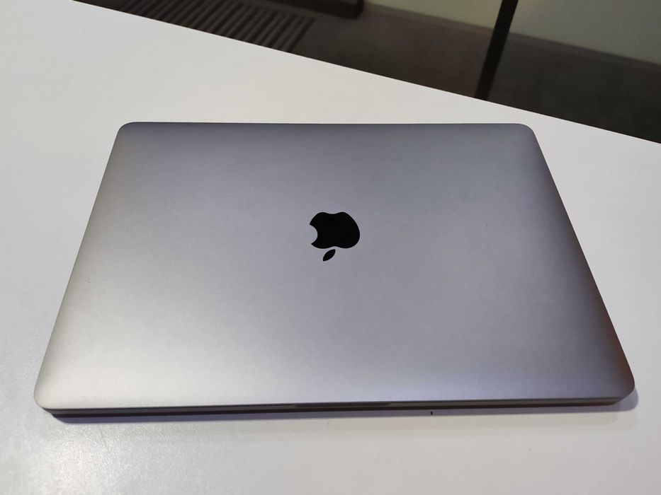 Apple Macbook Pro 13” M1  2020 baterie 88% impecabil Magazin CashGen