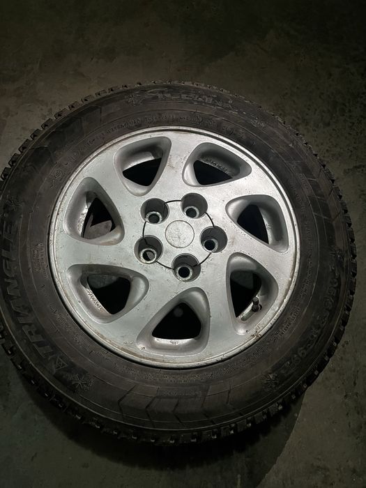 Зимняя шипованная резина Triangle 205/65 R15