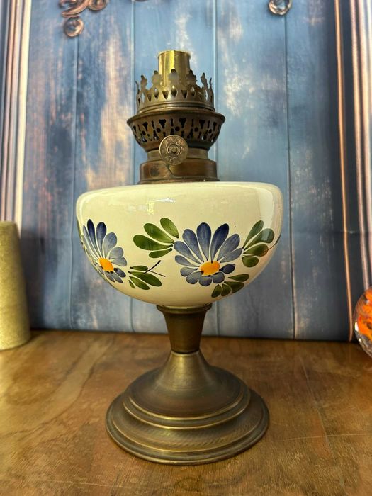 DN749 Frumoase lampa de petrol fara sticla 27 cm inaltime 15 cm diam