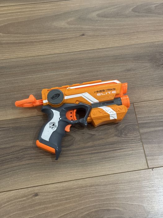 бластер Нерф с лазером