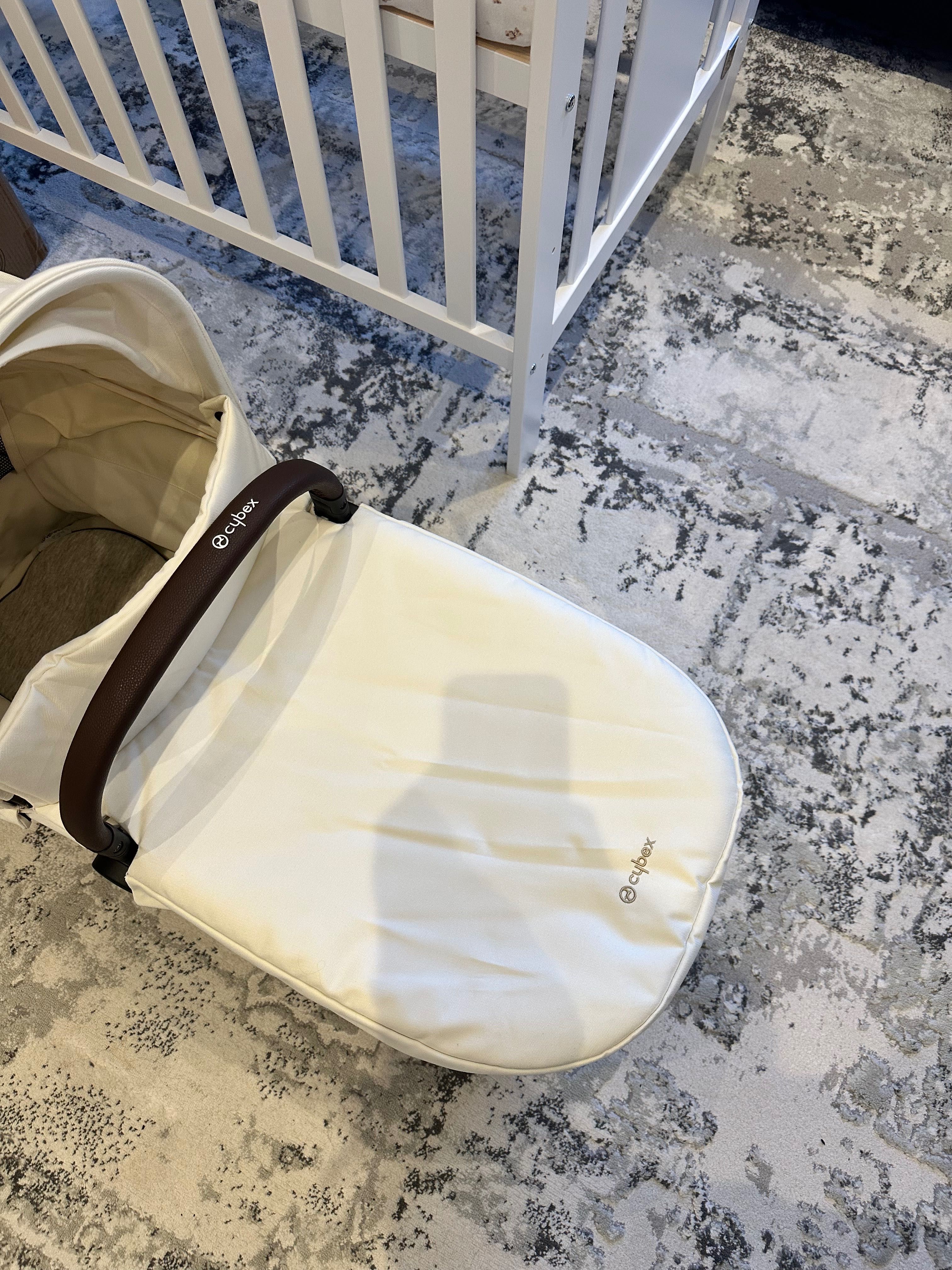 Количка Cybex Eos LUX 2024