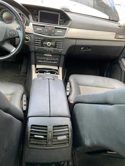 dezmembrez mercedes E350i w212 / capota / faruri w212/bara fata w212