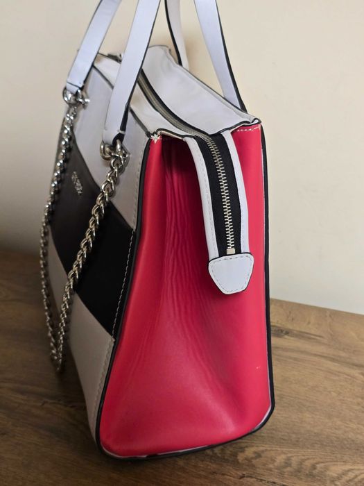 Guess оригинална дамска чанта